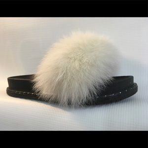Rabbit fur slippers 6 M in excellent condition